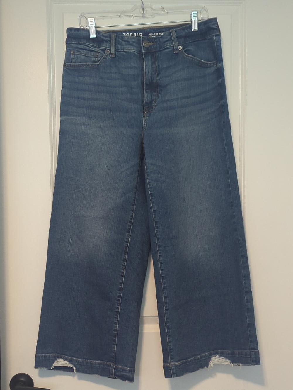 torrid Mid-Rise Wide Leg Cropped Jeans in Medium Blue Wash